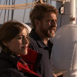 Julia Wilson y Juanjo Artero en la cubierta de 'El barco'