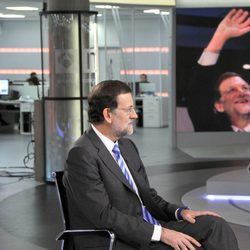 Mariano Rajoy mira a Gloria Lomana