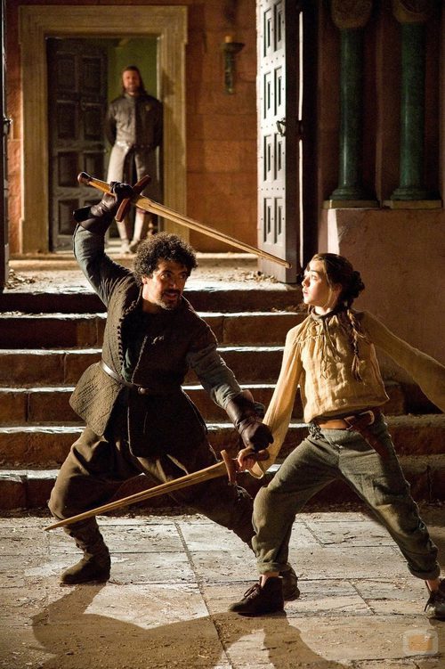Syrio Forel le da clases a Arya Stark en 'Juego de tronos'