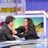 Jane Badler broma con Pablo Motos en 'El hormiguero'