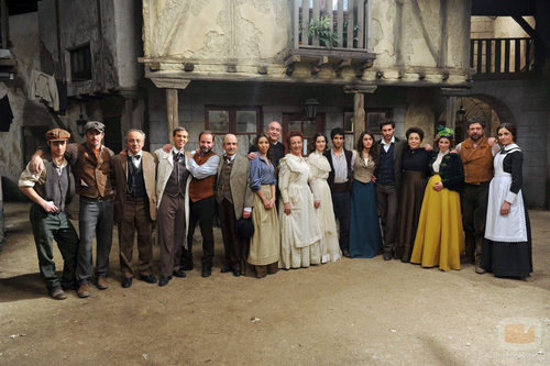 El elenco de 'El secreto de Puente Viejo'