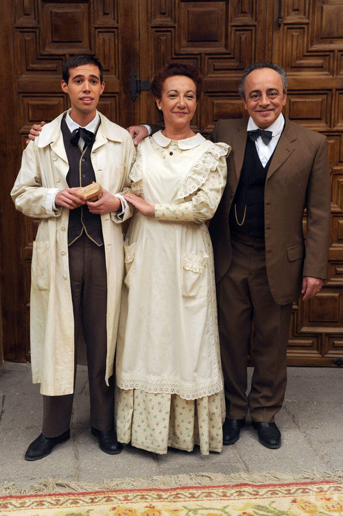 Enric Benavent, Maribel Ripoll y Selu Nieto, actores de 'El secreto de Puente Viejo'