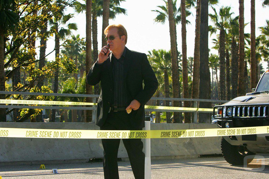 Horatio, tras al cordón policial, en 'CSI: Miami'
