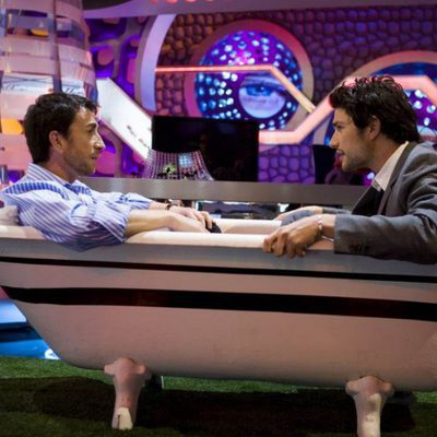 Matt Dallas con Pablo Motos en una bañera