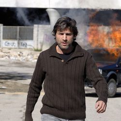 Un coche explota junto a Alberto San Juan en 'Hermanos y detectives'