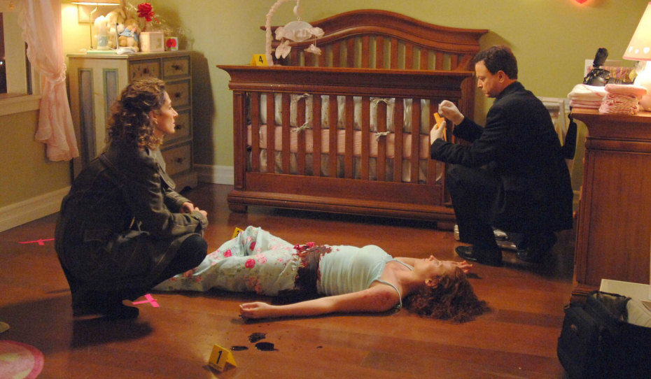 Melina Kanakaredes y Gary Sinise en la serie 'CSI: NY'