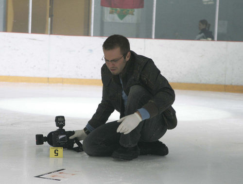 Escena del crimen en una pista de hielo