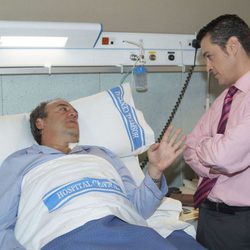 Andrés Casqueiro visita a 'El comisario' Gerardo Castilla en el hospital