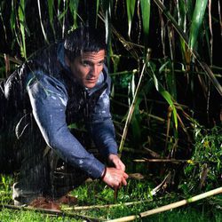 Gotzon Mantuliz mojado bajo la lluvia