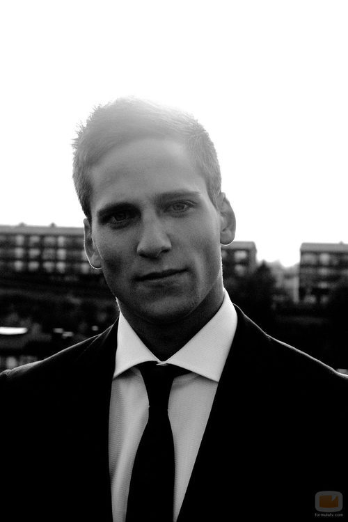 Gotzon Mantuliz con traje