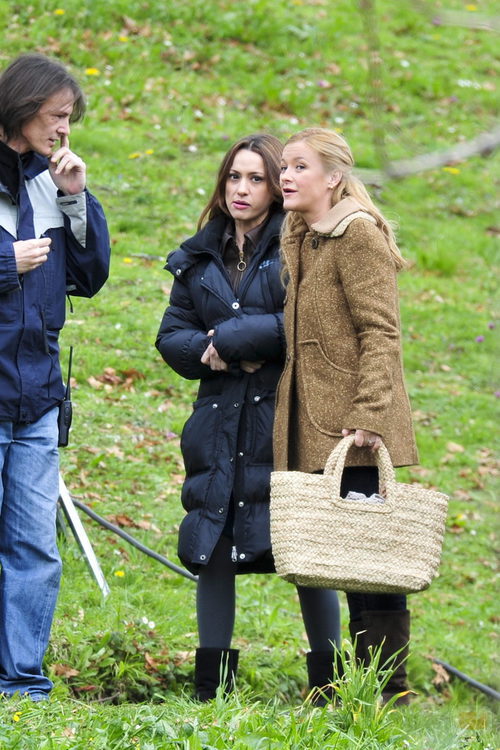 Natalia Verbeke y María Esteve durante la grabación de 'Doctor Mateo'