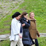 Natalia Verbeke y María Esteve durante el rodaje de 'Doctor Mateo'