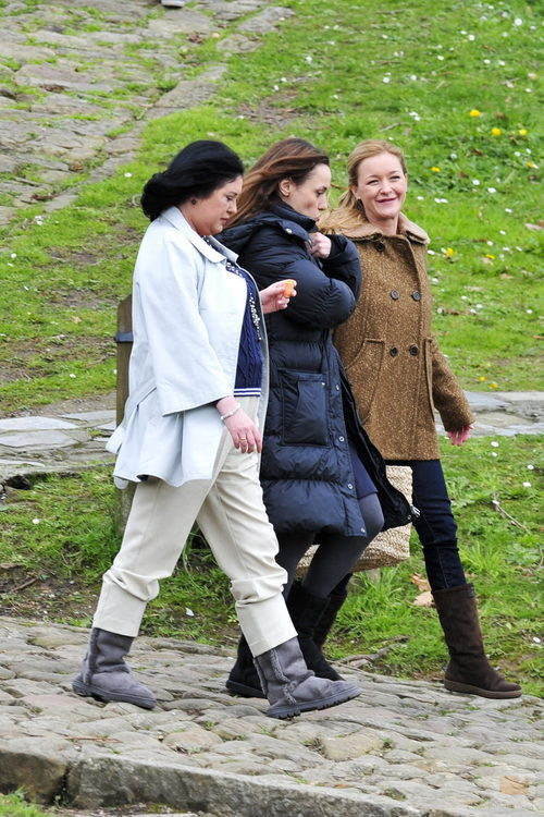 Natalia Verbeke y María Esteve durante el rodaje de 'Doctor Mateo'
