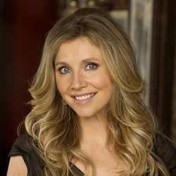 Sarah Chalke es Kate en 'Mad Love'
