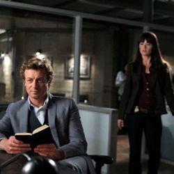 Teresa Lisbon y Patrick Jane en 'El mentalista'