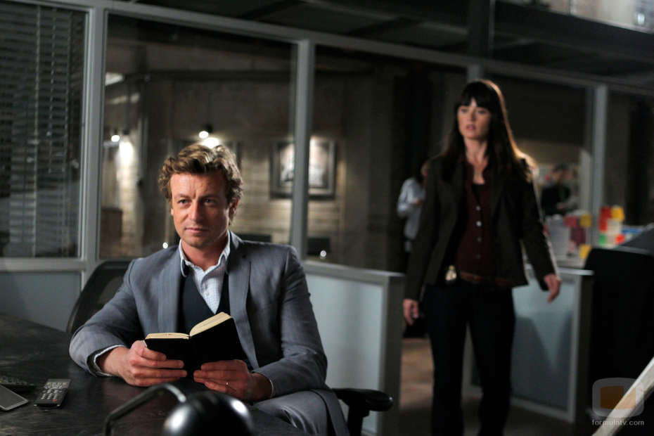 Teresa Lisbon y Patrick Jane en 'El mentalista'