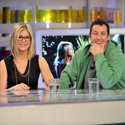 Adam Sandler y Jennifer Aniston ven imágenes de su película