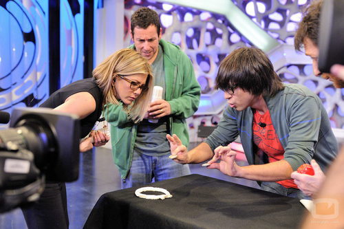 Luis Piedrahita sorprende con su magia a Jennifer Aniston y Adam Sandler