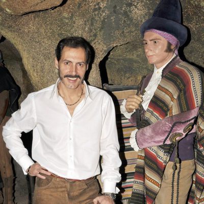 Manuel Bandera posa con una figura de cera