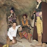 Manuel Bandera en una cueva con otros bandoleros