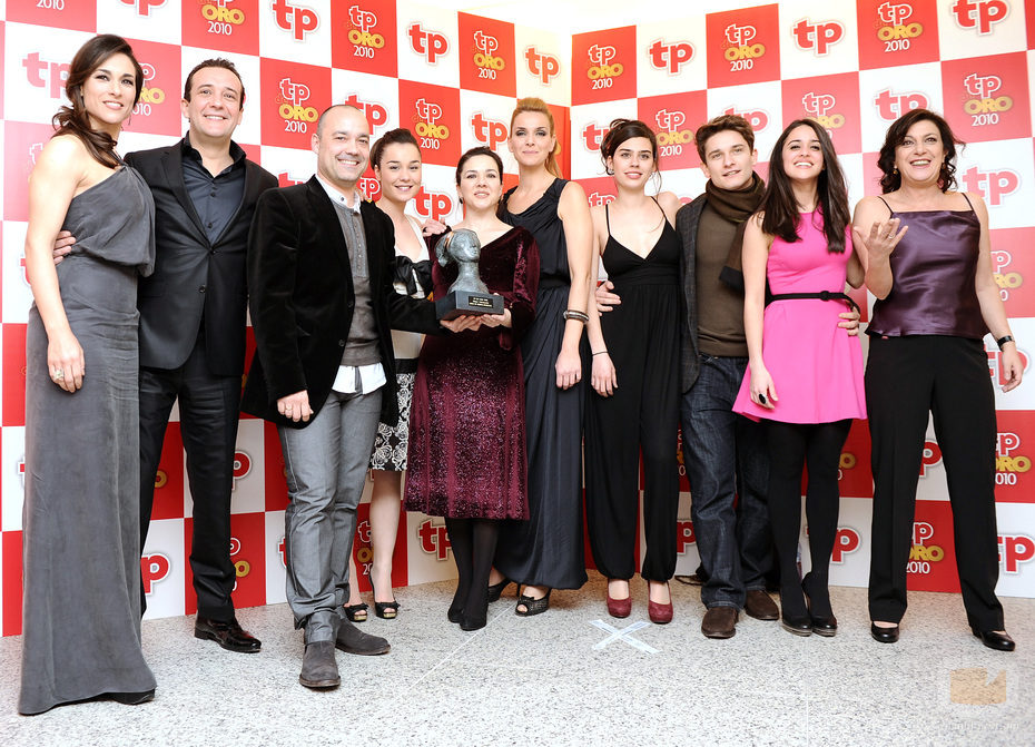 El elenco de 'Amar en tiempos revueltos' en los TP de Oro