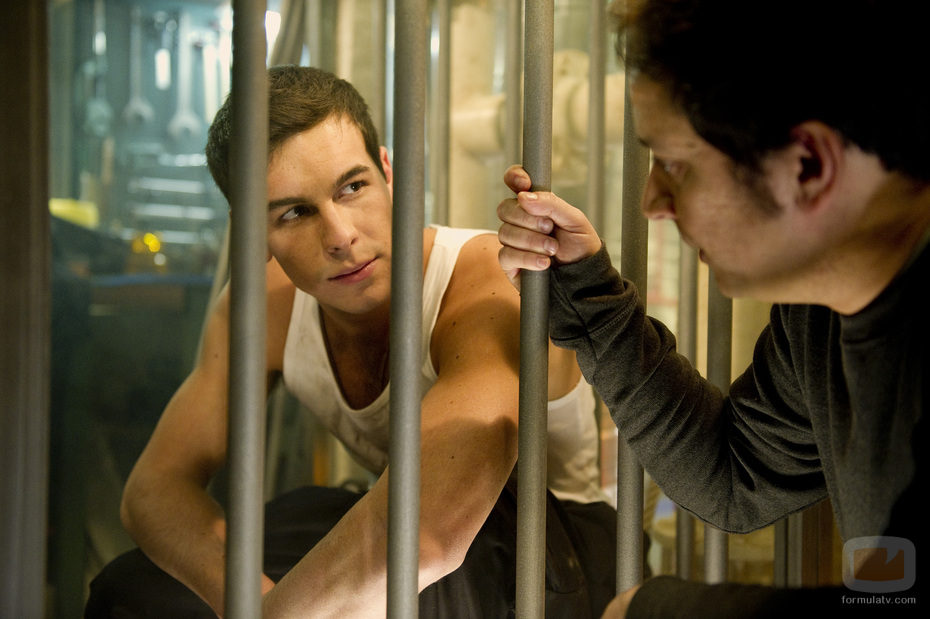 Mario Casas y Luis Callejo, en 'El barco'