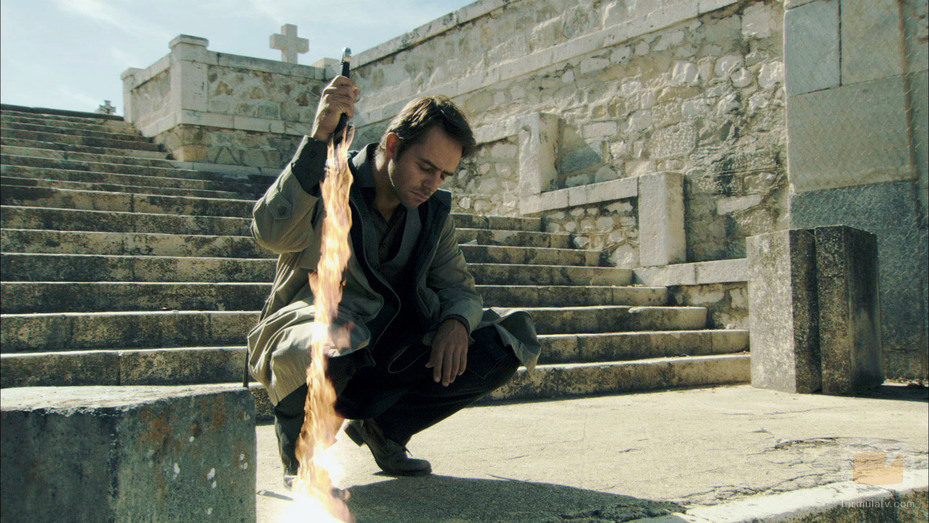 Natael clava la espada en el suelo en 'Ángel o demonio'