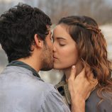 Juan y Soledad se besan en 'El secreto de Puente Viejo'