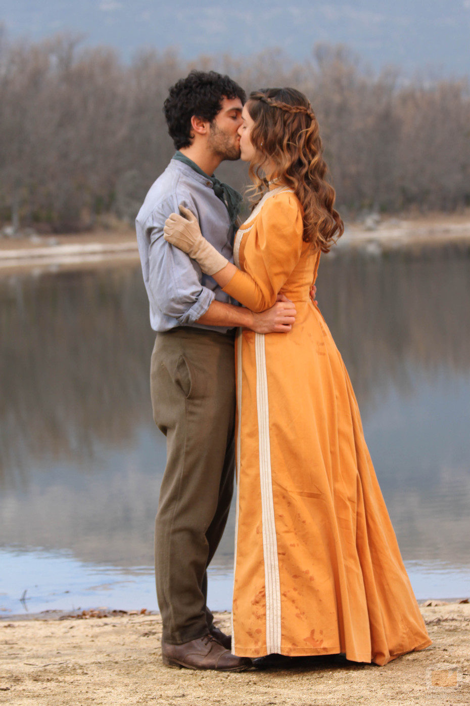 El beso entre Juan y Soledad