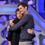 Pablo Motos y Orlando Bloom se abrazan en 'El hormiguero'