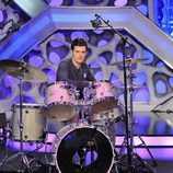 Orlando Bloom toca la bateria