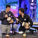 Orlando Bloom y Pablo Motos tocan la zambomba