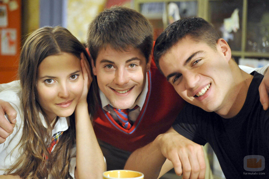 Ana Fernández, Luis Fernández 'Perla' y Maxi Iglesias