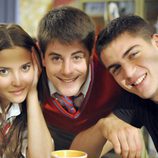 Ana Fernández, Luis Fernández 'Perla' y Maxi Iglesias