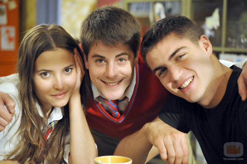 Ana Fernández, Luis Fernández 'Perla' y Maxi Iglesias