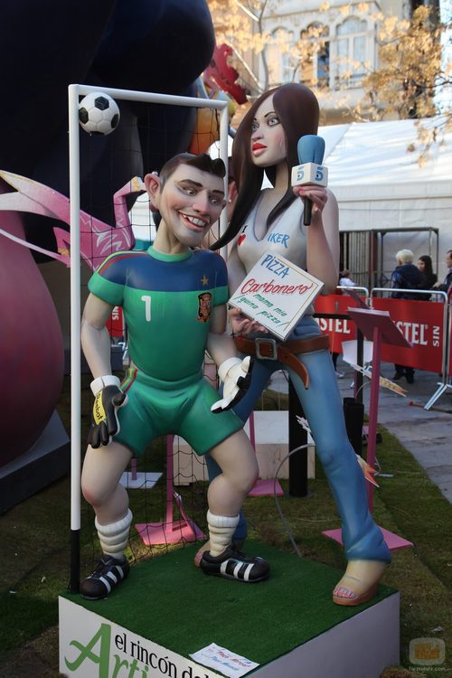 Sara Carbonero e Íker Casillas en las Fallas 2011