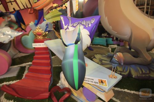 Lydia Lozano, un buitre en las Fallas de Valencia 2011