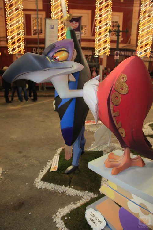 Raquel Bollo, un buitre en las Fallas de Valencia 2011