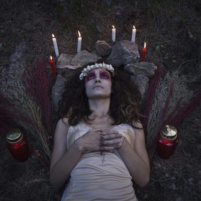 Geno, tumbada como si hubiera muerto