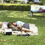 Bobby, Grayson y Andy duermen en el parque
