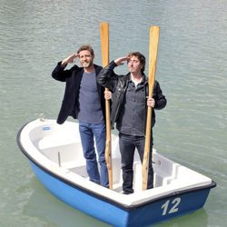 Juanjo Artero e Iván Massagué bromean en El Retiro