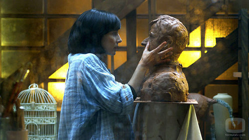 Matilde moldea un rostro