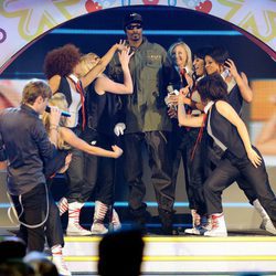 Snoop Dogg durante su actuación en la gala de los Kids' Choice Awards