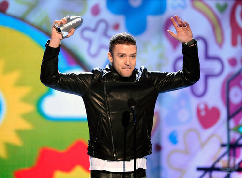 Justin Timberlake recoge su premio en la gala de los Kids' Choice Awards