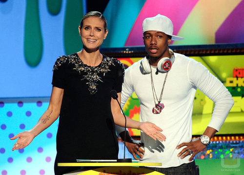 Heidi Klum y Nick Cannon presentan en la gala de los Kids' Choice Awards