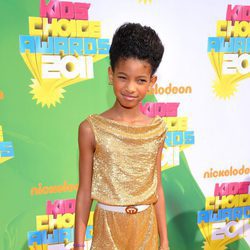 Willow Smith en la alfombra naranja de los Kids' Choice Awards