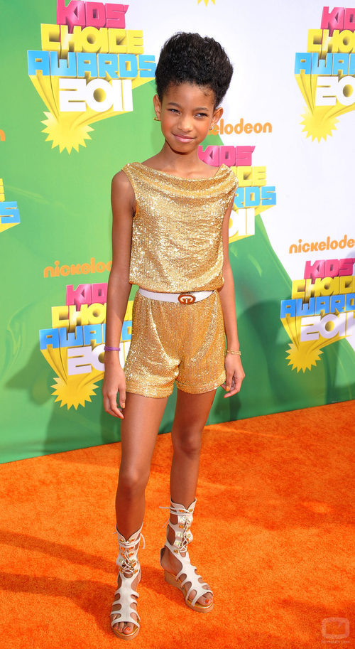 Willow Smith en la alfombra naranja de los Kids' Choice Awards