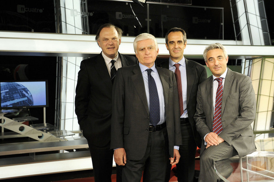 Vasile con el equipo de informativos del Grupo Telecinco