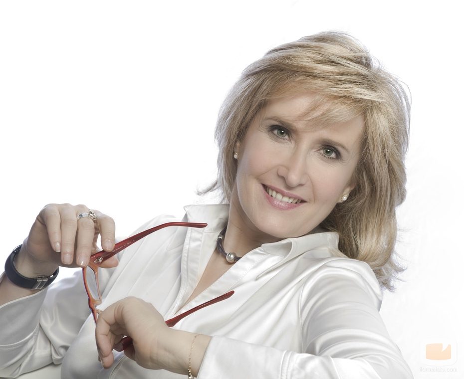 Posado de la presentadora Nieves Herrero