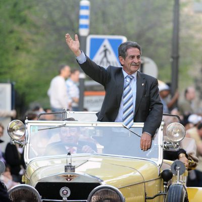 Miguel Ángel Revilla llega a los Premios Micrófonos de Oro 2011